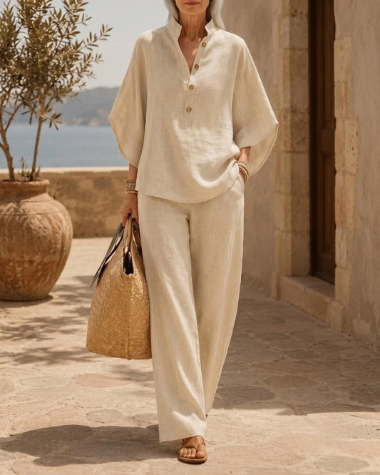 Conjunto beige: blusa con botones y pantalón largo a juego, manga globo y cuello abierto