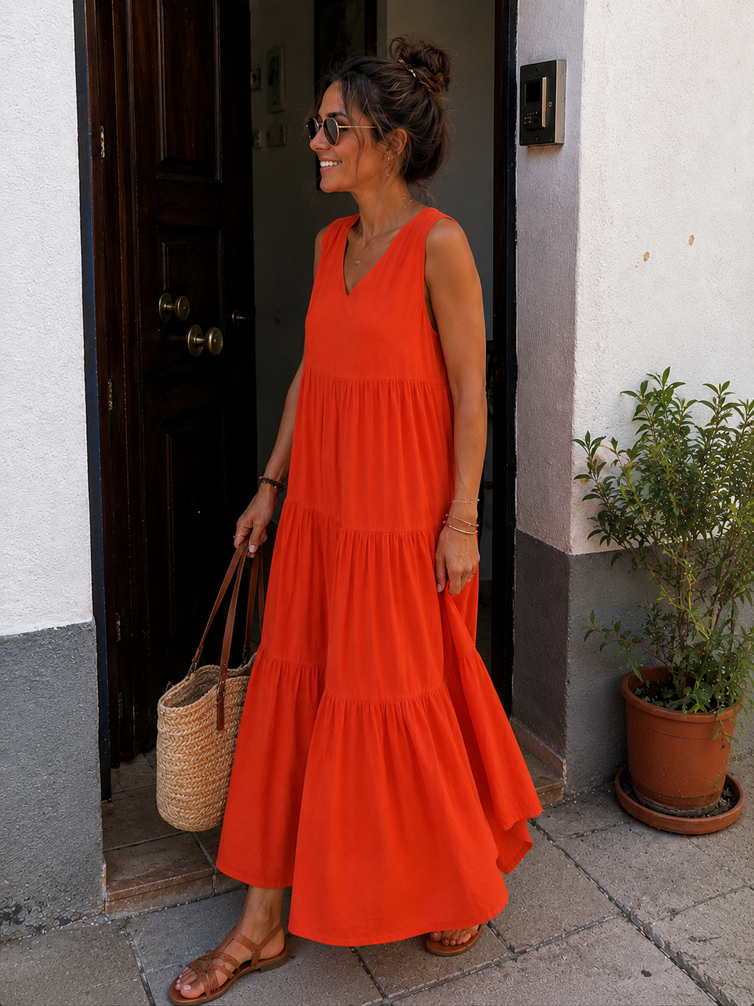 Vestido sin mangas CARLOTA con escote en V y falda escalonada, color naranja