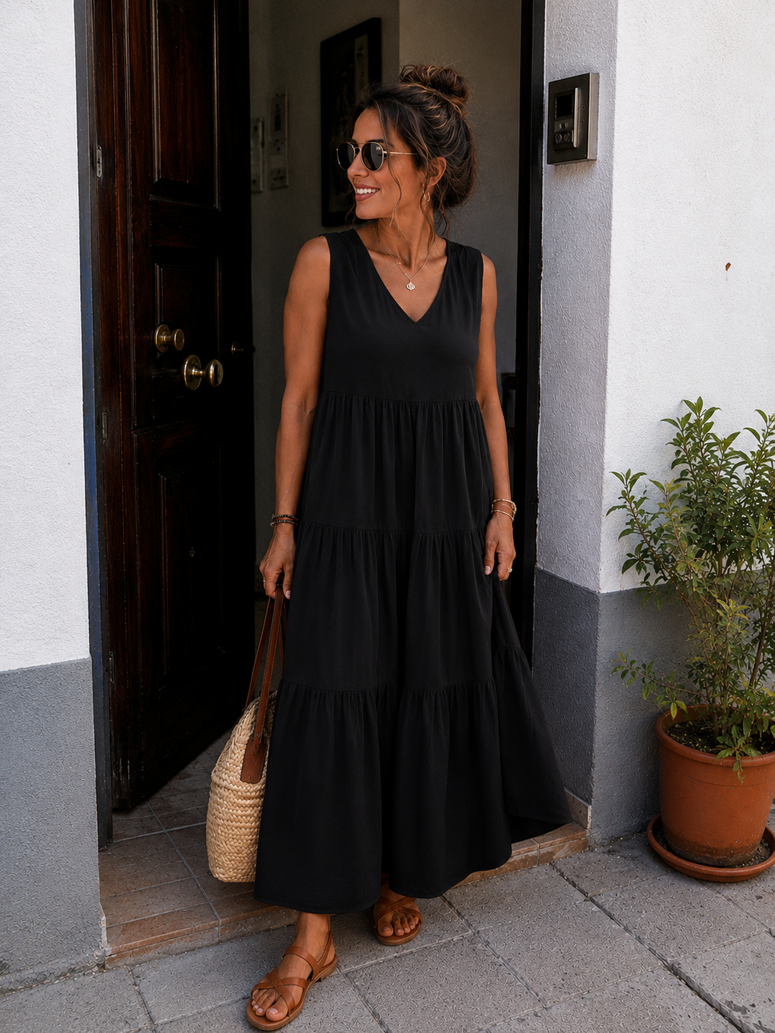 Vestido sin mangas con escote en V y falda con volantes, color negro