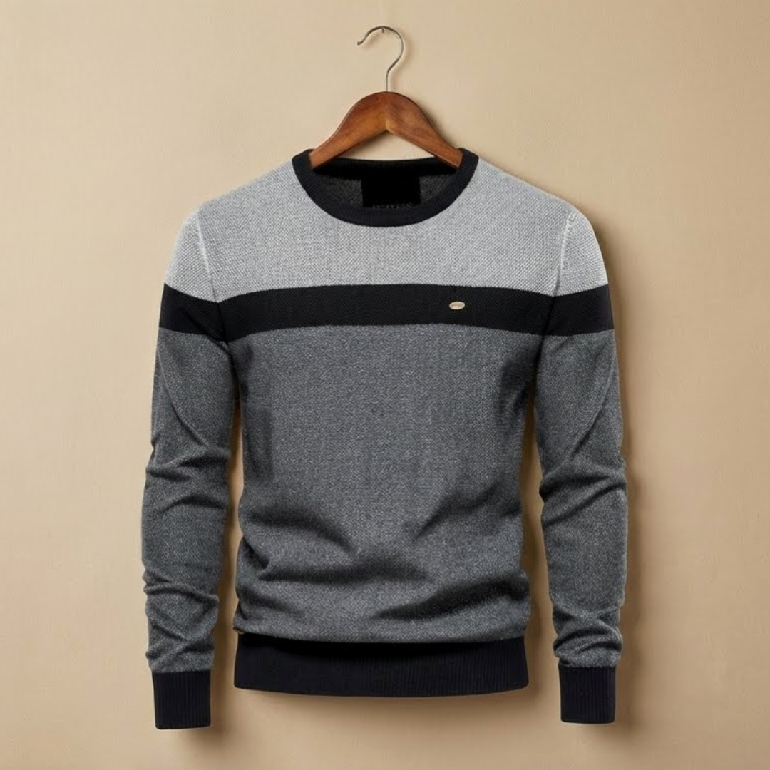 Jersey de punto gris con franja negra en el pecho y puños y bajo acanalados