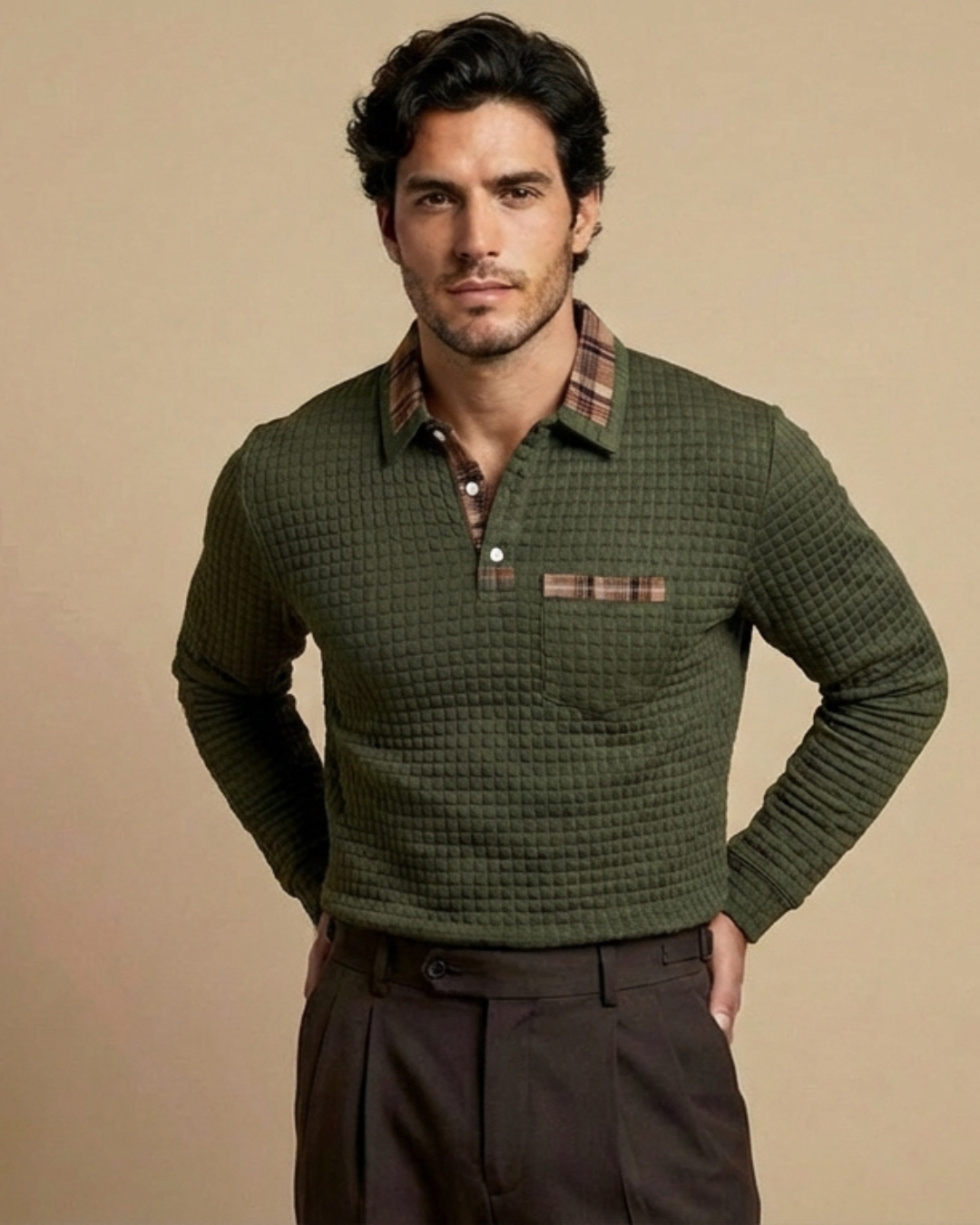 Suéter de punto verde militar con cuello tipo polo y bolsillo frontal
