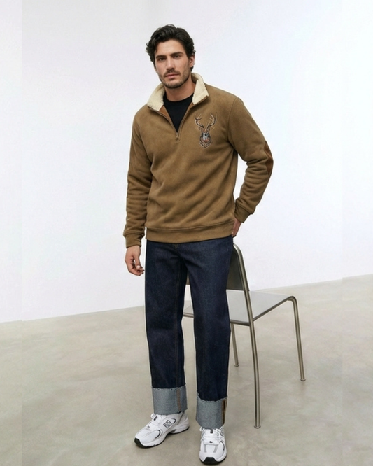 Jersey tipo sudadera marrón con media cremallera y cuello de borreguillo