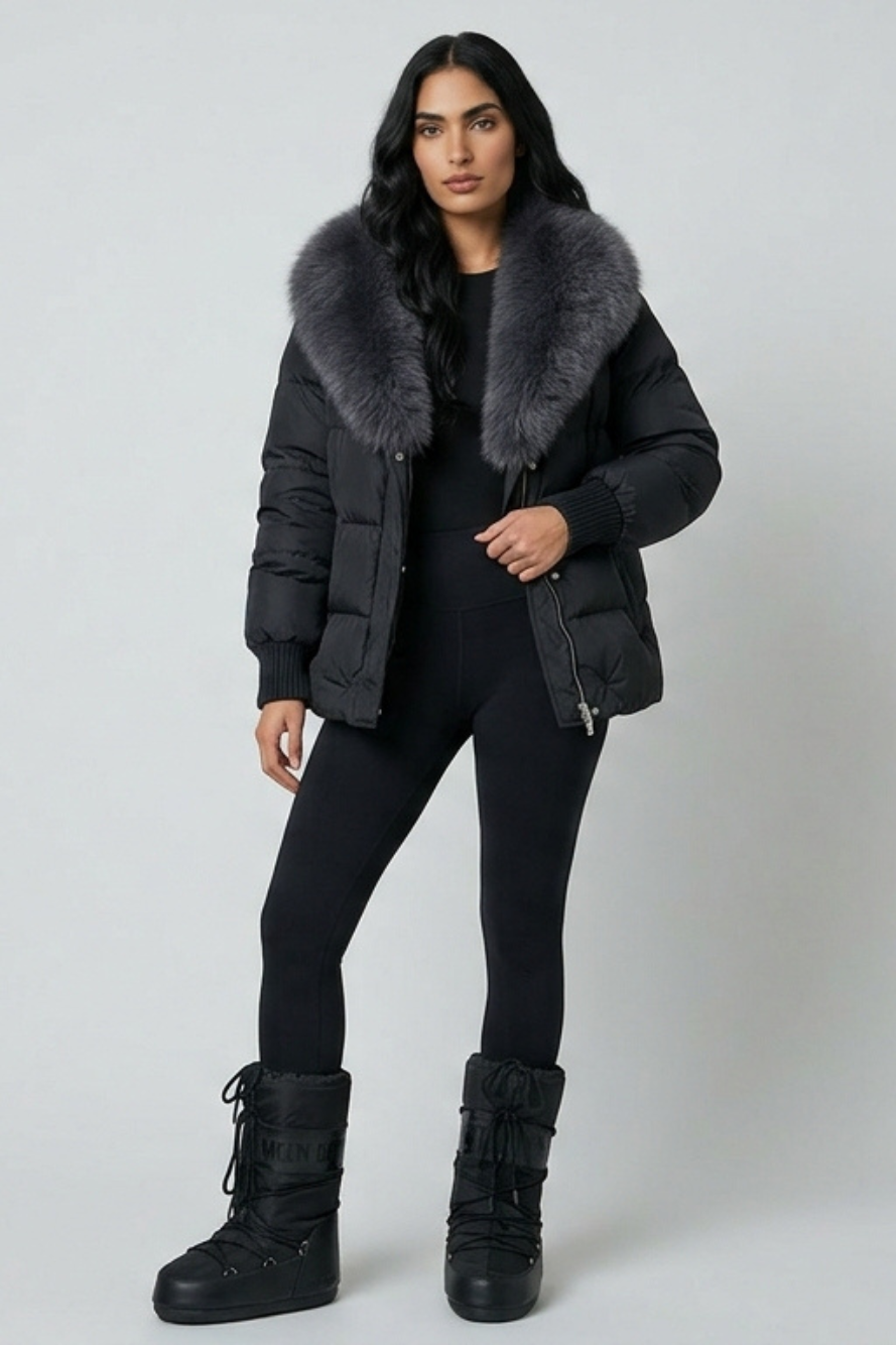 Chaqueta acolchada negra con cuello de pelo sintético gris y bolsillos con cierre