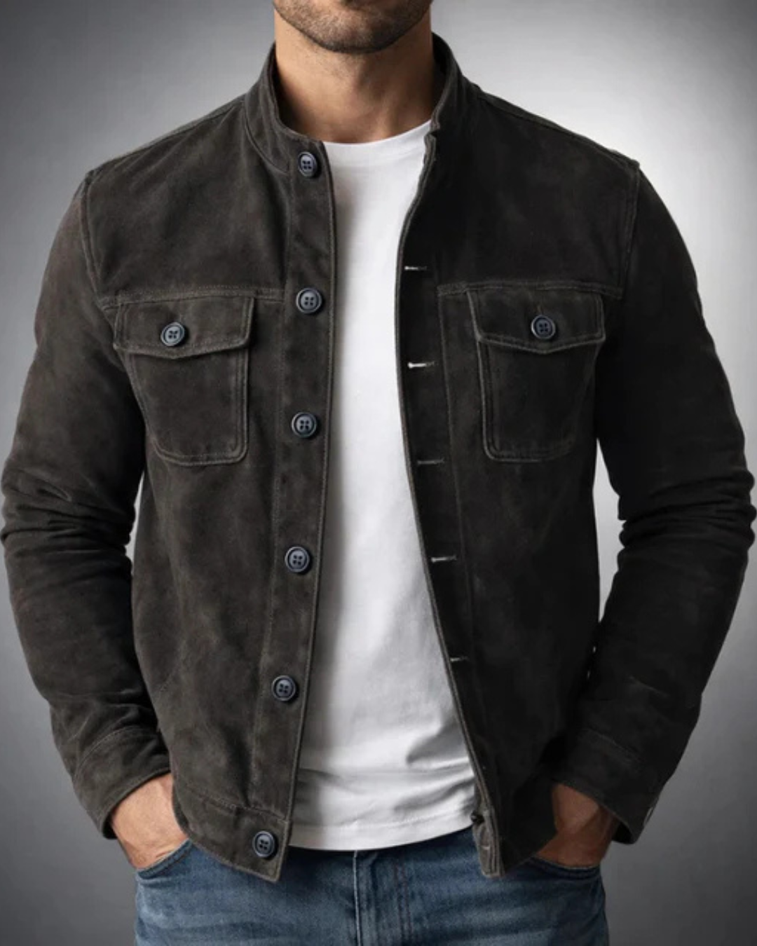 Chaqueta de ante negra con botones y dos bolsillos en el pecho