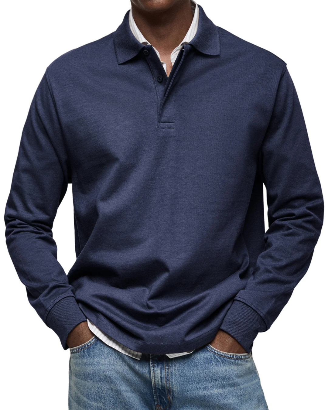 Polo de manga larga azul marino con cuello tipo camisa y tapeta de botones