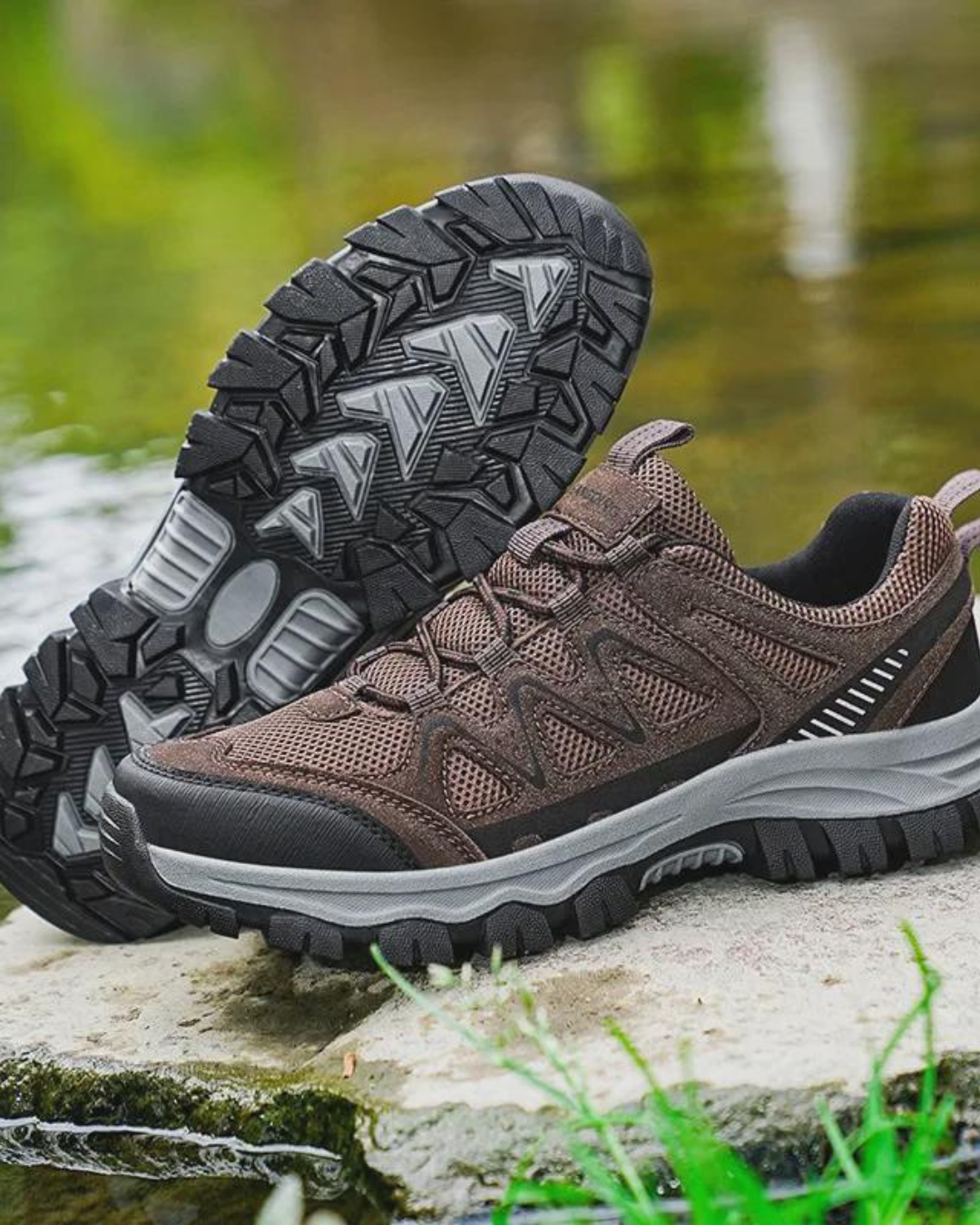Zapatillas KALO marrones con cordones, paneles texturizados y suela gruesa gris.