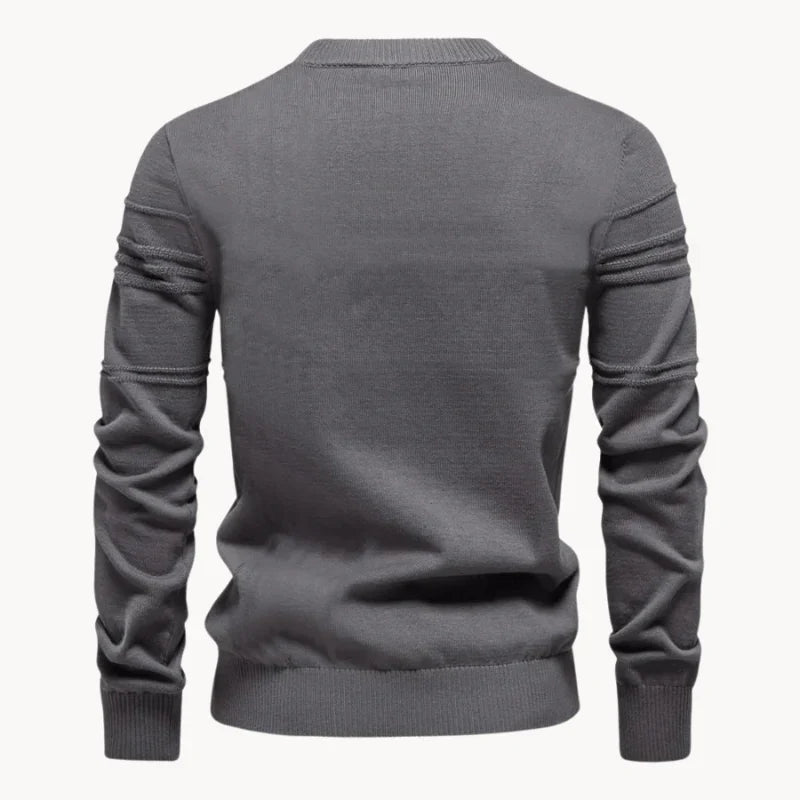 Jersey de punto gris oscuro a la espalda, mangas largas y puños acanalados