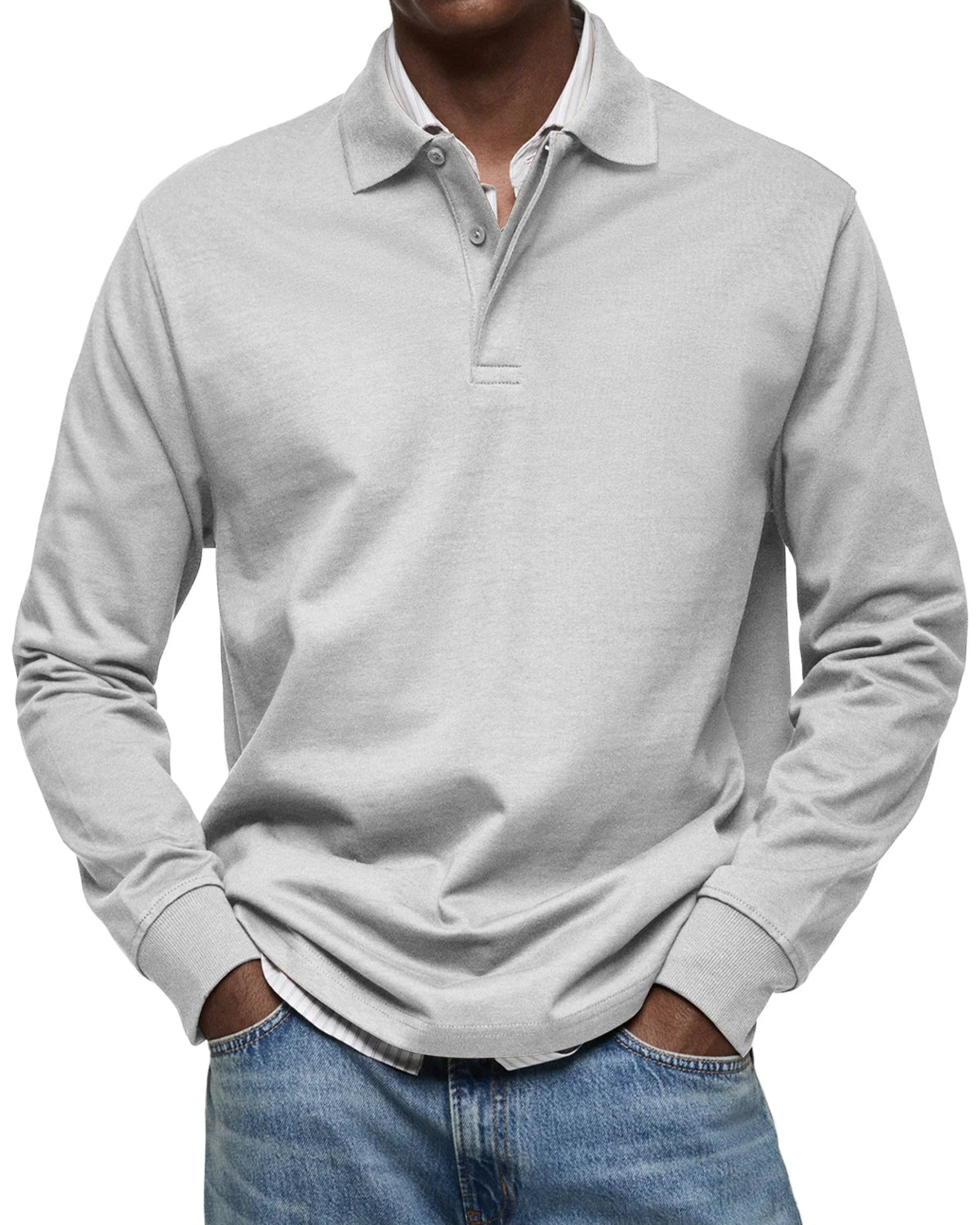 Polo de manga larga blanco con cuello tipo camisa y tapeta de botones