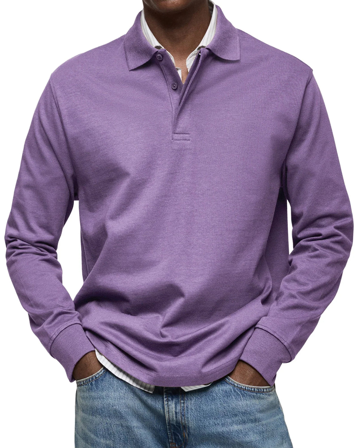 Polo de manga larga lila con cuello tipo camisa y tapeta de botones