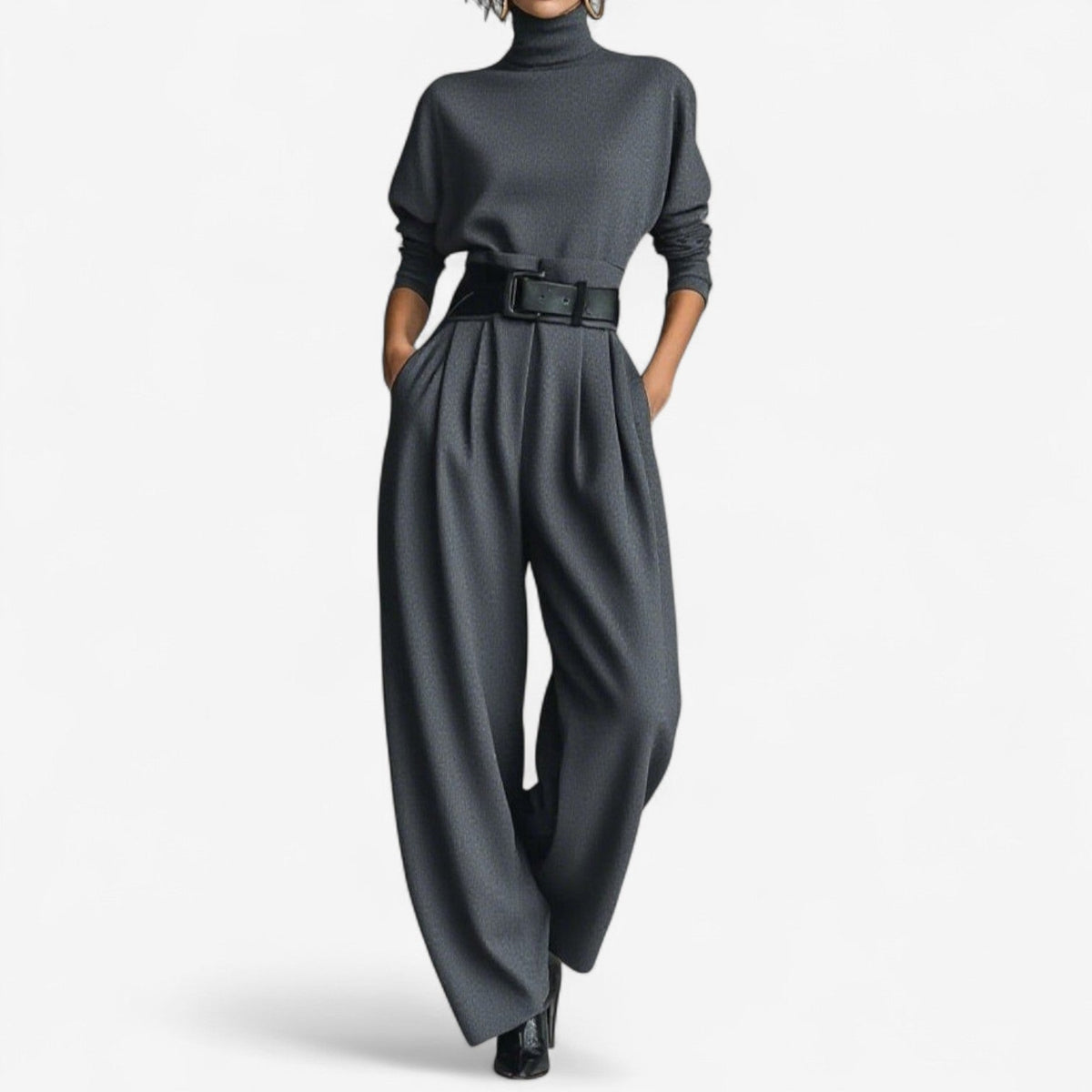 Conjunto de cuello alto gris con cinturón y pantalón de pierna ancha