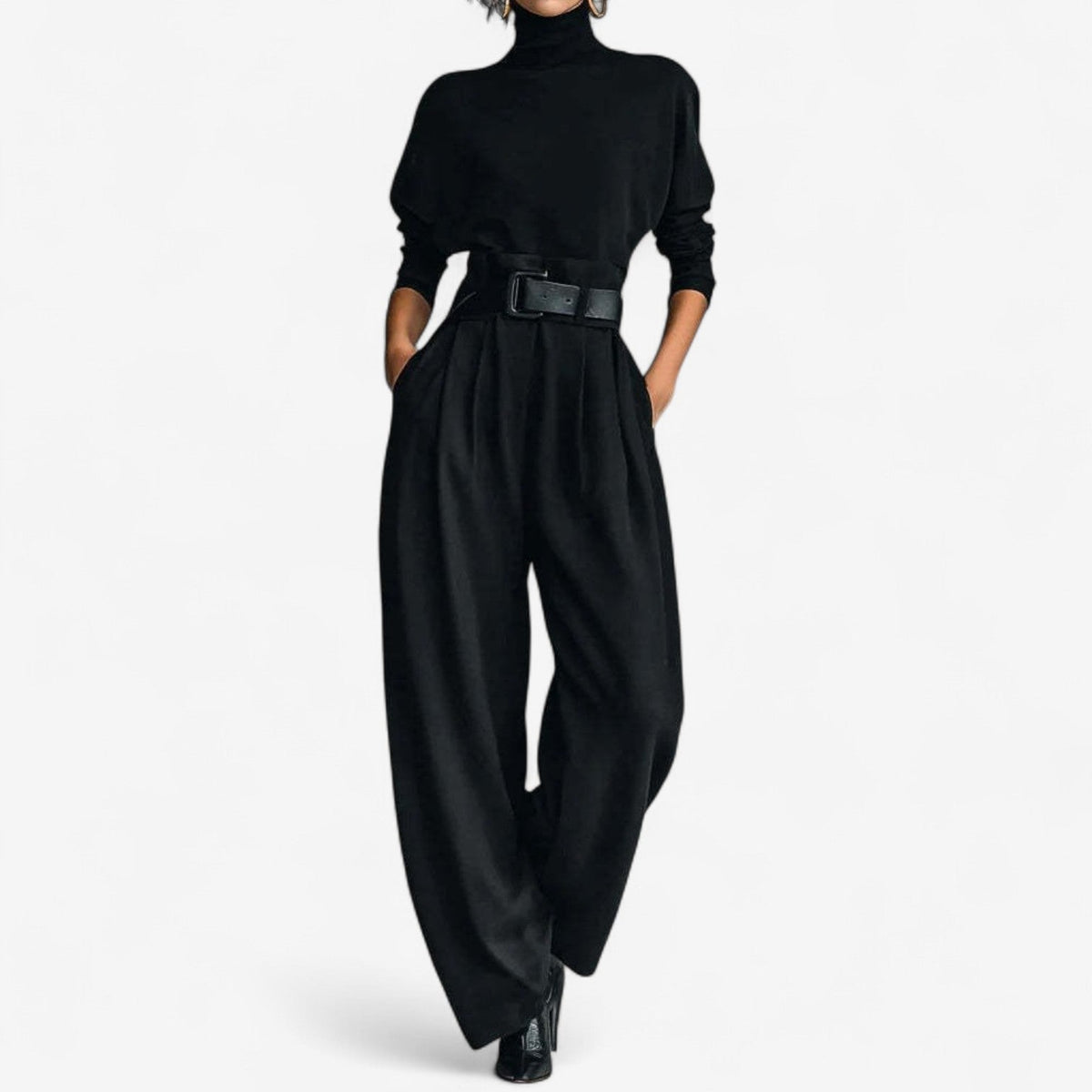 Conjunto de cuello alto negro con cinturón y pantalón de tiro alto